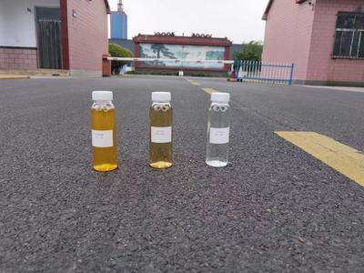 复合碳源的转化效率低、使用过程中易产生泡沫以及低温环境下溶解度差